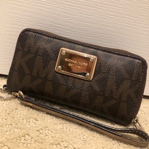 Micheal Kors wristlet/wallet